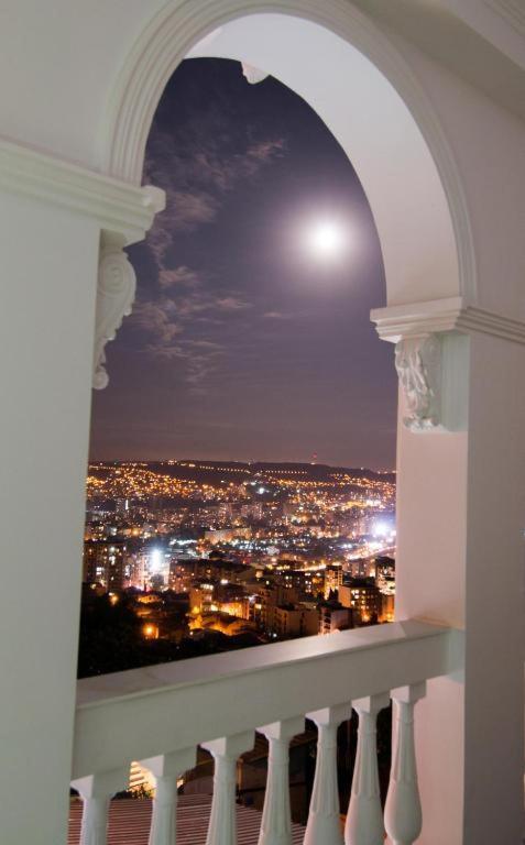 The Hilltop Skyline Hotel Tbilisi Exteriör bild